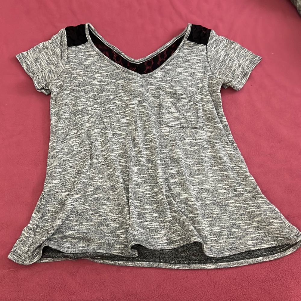 Super cute gray/black top